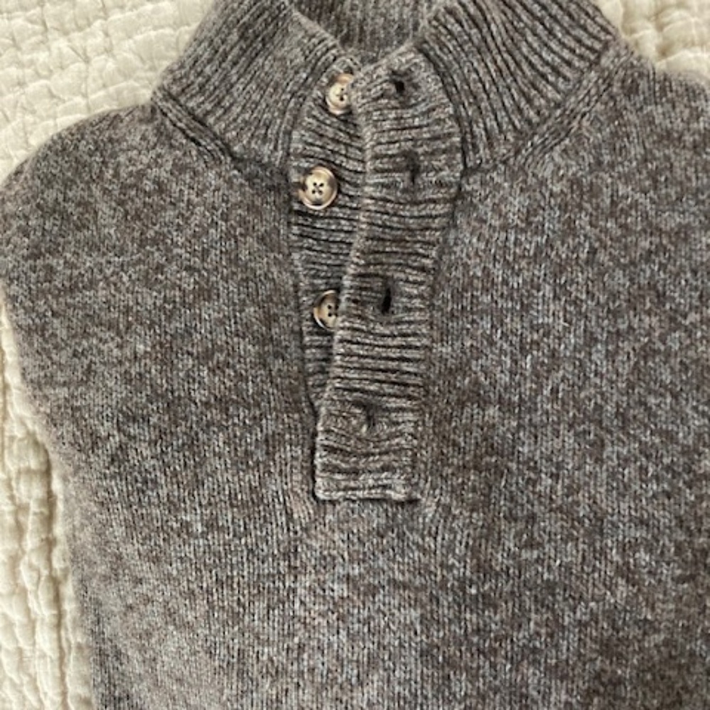 Like New Saks Italian made Cashmere Sweater
